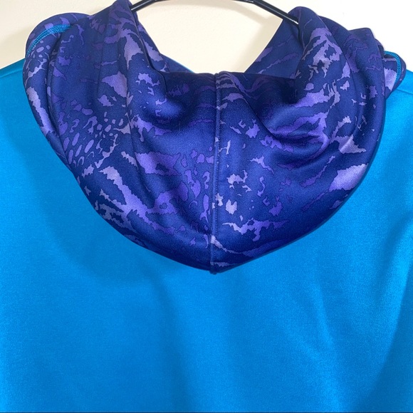 Under Armor Sweatshirt - Picture 3 of 5